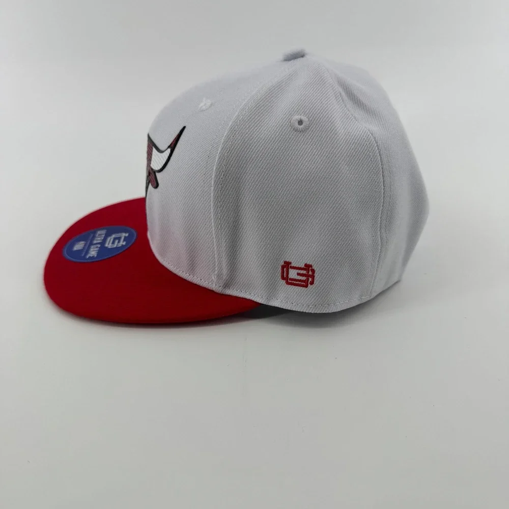 Ultra Game Chicago Bulls NBA Snapback Hat White Red Flat Brim VGMG481F OSFM